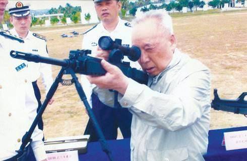 站秤上一称75公斤大怒道：撤了他的职瓦力